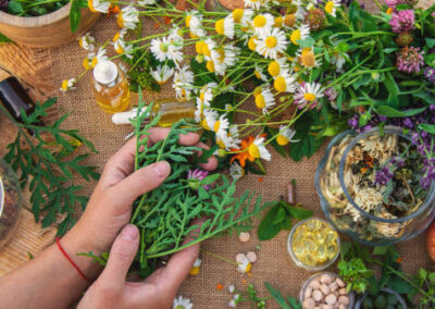 Huiles essentielles bio utilisées en aromathérapie personnalisée chez Zen et Cocoon Thérapie à Mons